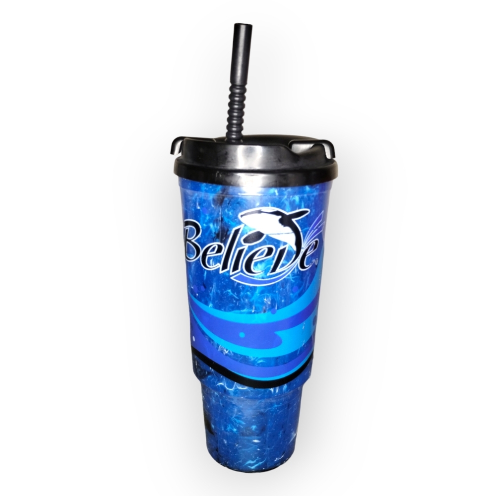 2010 SeaWorld Florida Shamu Believe Souvenir Refillable Plastic Cup (With Straw)